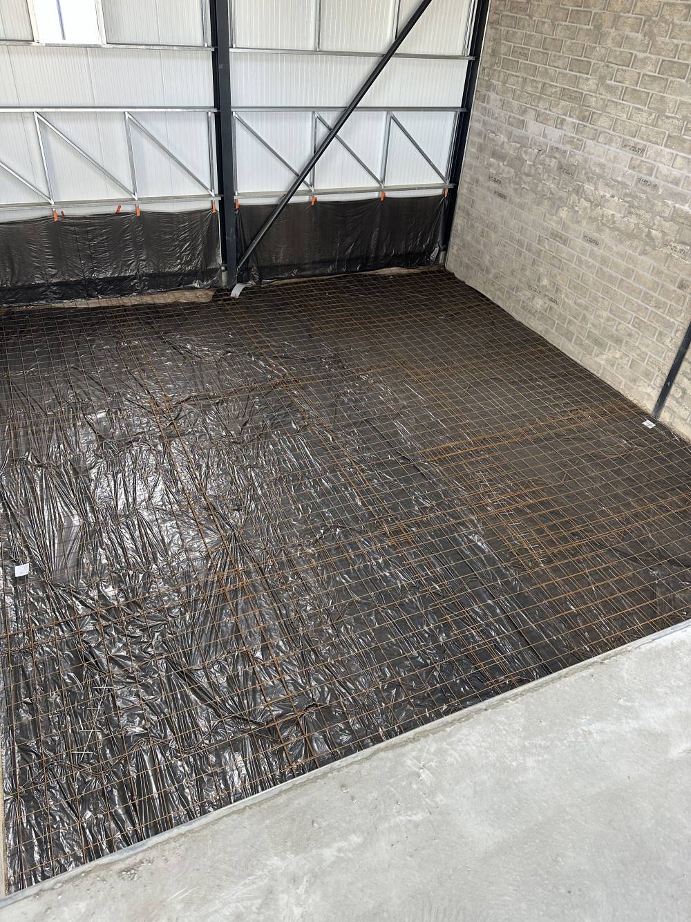 préparation avant coulage d'une dalle en béton